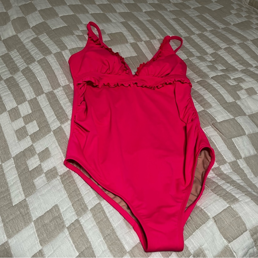 NWT Isabel Maternity Ruffle Swimsuit in Pink - Size Medium